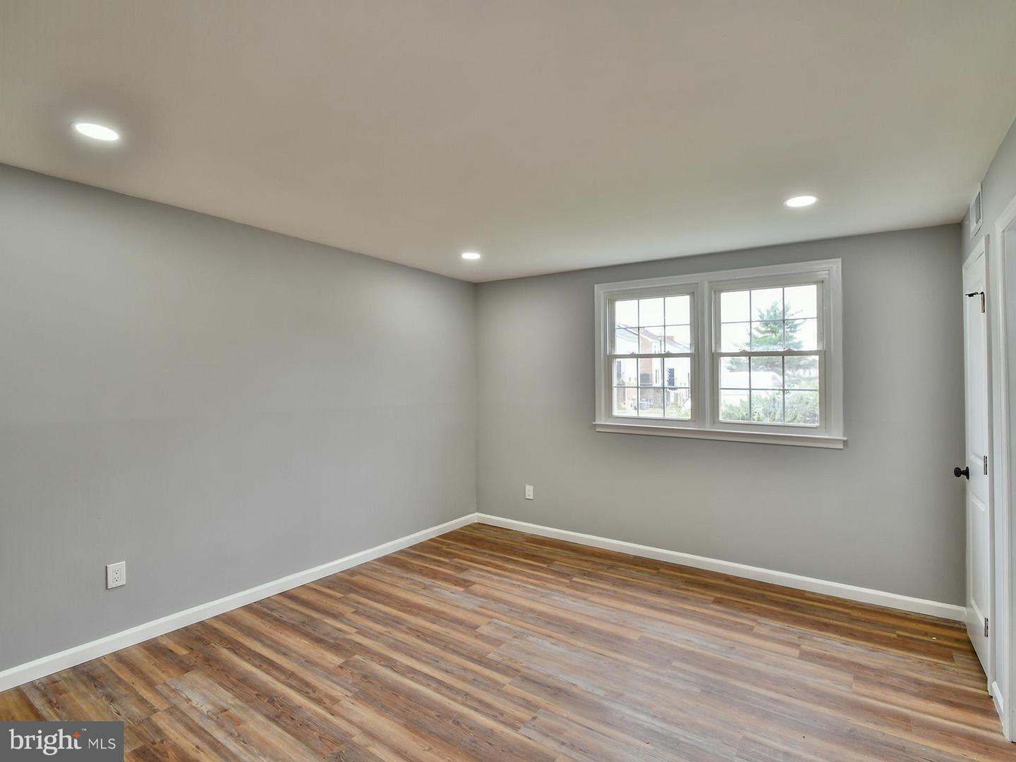 1028-A BRIXTON CT, STERLING, Virginia 20164, 3 Bedrooms Bedrooms, 5 Rooms Rooms,2 BathroomsBathrooms,Residential,For sale,1028-A BRIXTON CT,VALO2105626 MLS # VALO2105626