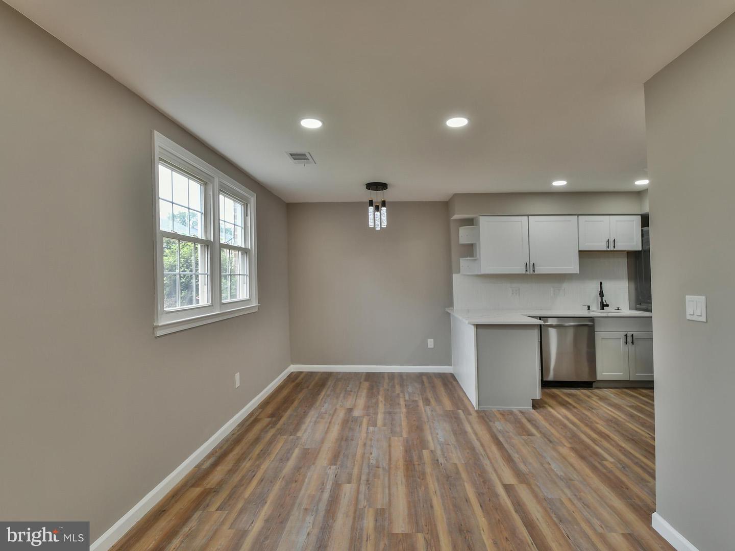 1028-A BRIXTON CT, STERLING, Virginia 20164, 3 Bedrooms Bedrooms, 5 Rooms Rooms,2 BathroomsBathrooms,Residential,For sale,1028-A BRIXTON CT,VALO2105626 MLS # VALO2105626