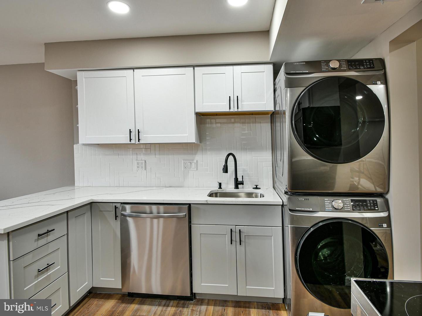 1028-A BRIXTON CT, STERLING, Virginia 20164, 3 Bedrooms Bedrooms, 5 Rooms Rooms,2 BathroomsBathrooms,Residential,For sale,1028-A BRIXTON CT,VALO2105626 MLS # VALO2105626