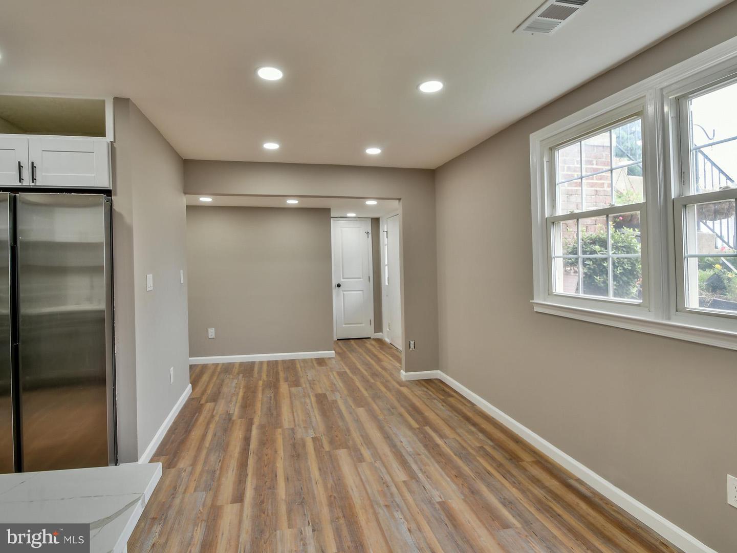 1028-A BRIXTON CT, STERLING, Virginia 20164, 3 Bedrooms Bedrooms, 5 Rooms Rooms,2 BathroomsBathrooms,Residential,For sale,1028-A BRIXTON CT,VALO2105626 MLS # VALO2105626