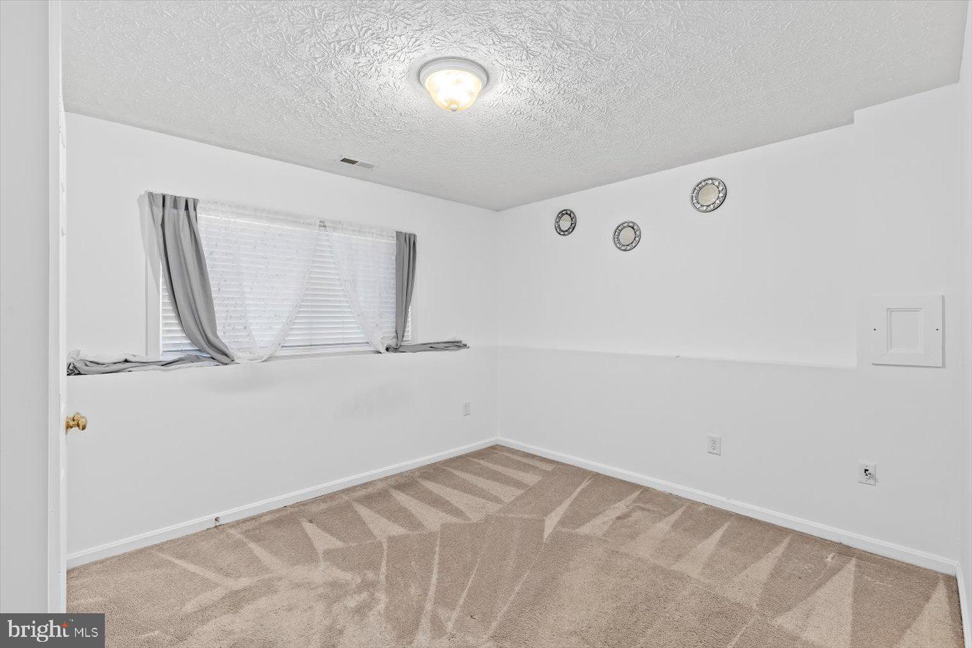 649 WELSH DR, RUTHER GLEN, Virginia 22546, 3 Bedrooms Bedrooms, ,3 BathroomsBathrooms,Residential,For sale,649 WELSH DR,VACV2008764 MLS # VACV2008764