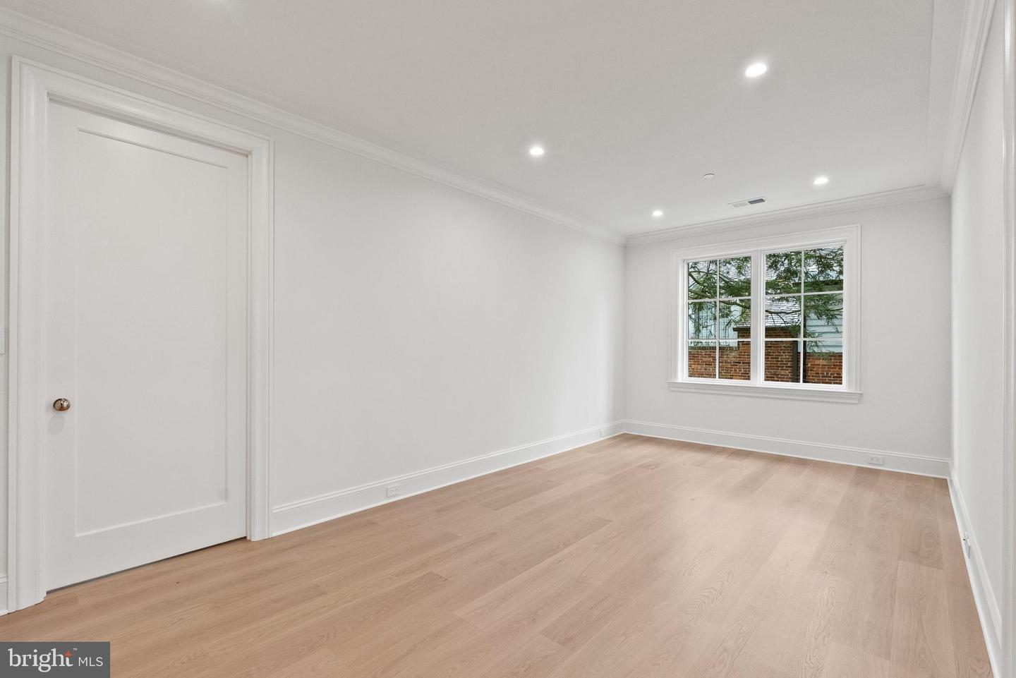 2920 CHESAPEAKE ST NW, WASHINGTON, District Of Columbia 20008, 5 Bedrooms Bedrooms, ,5 BathroomsBathrooms,Residential,For sale,2920 CHESAPEAKE ST NW,DCDC2217310 MLS # DCDC2217310