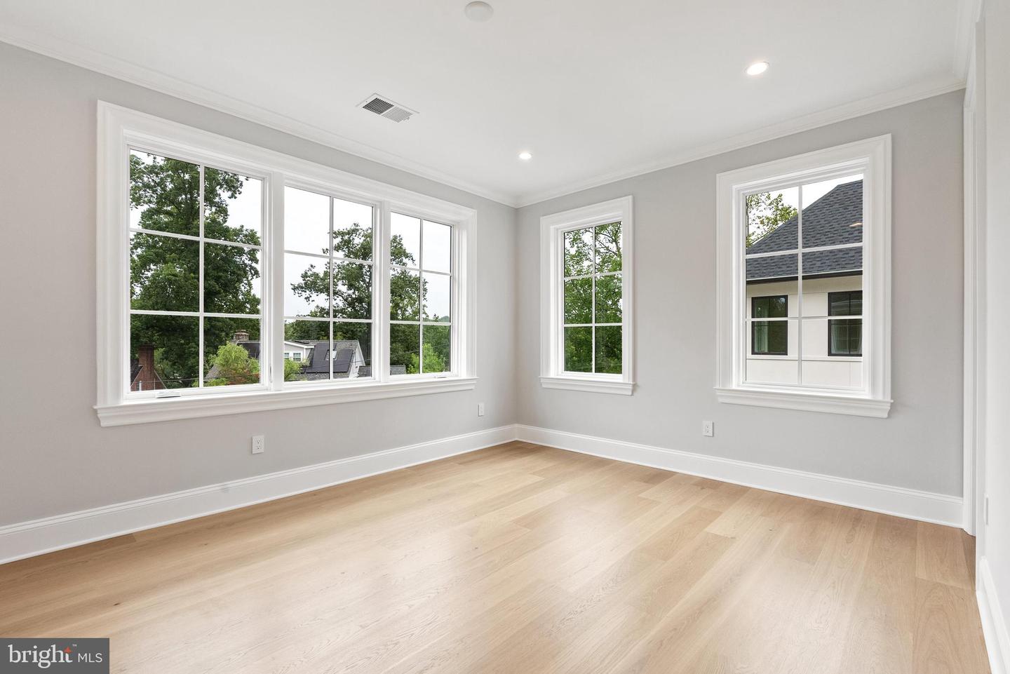 2920 CHESAPEAKE ST NW, WASHINGTON, District Of Columbia 20008, 5 Bedrooms Bedrooms, ,5 BathroomsBathrooms,Residential,For sale,2920 CHESAPEAKE ST NW,DCDC2217310 MLS # DCDC2217310