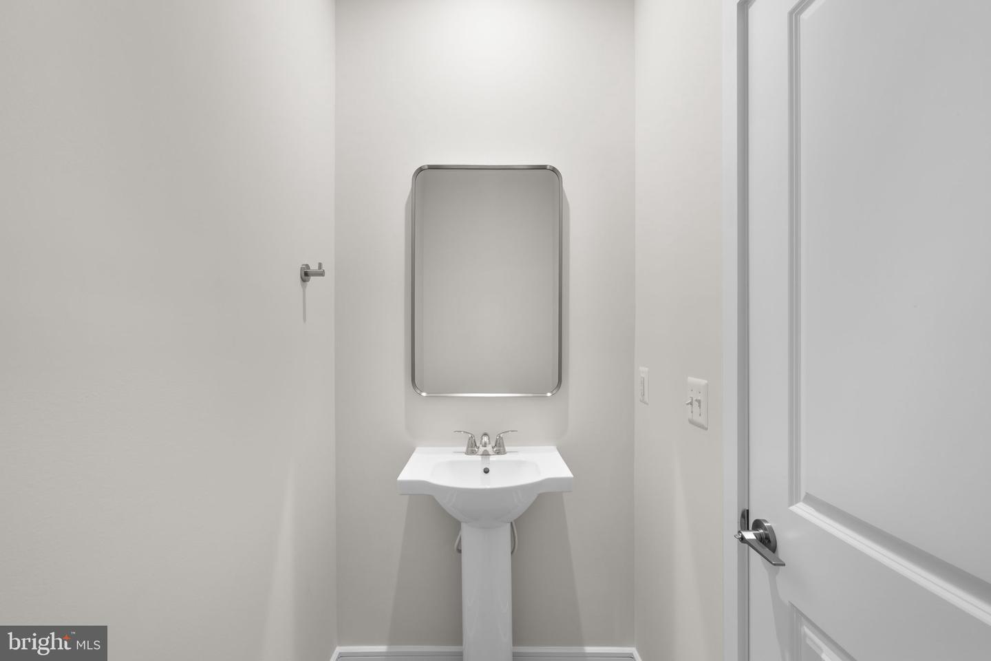 42119 PICASSO SQ, ASHBURN, Virginia 20148, 3 Bedrooms Bedrooms, ,2 BathroomsBathrooms,Residential,For sale,42119 PICASSO SQ,VALO2105684 MLS # VALO2105684