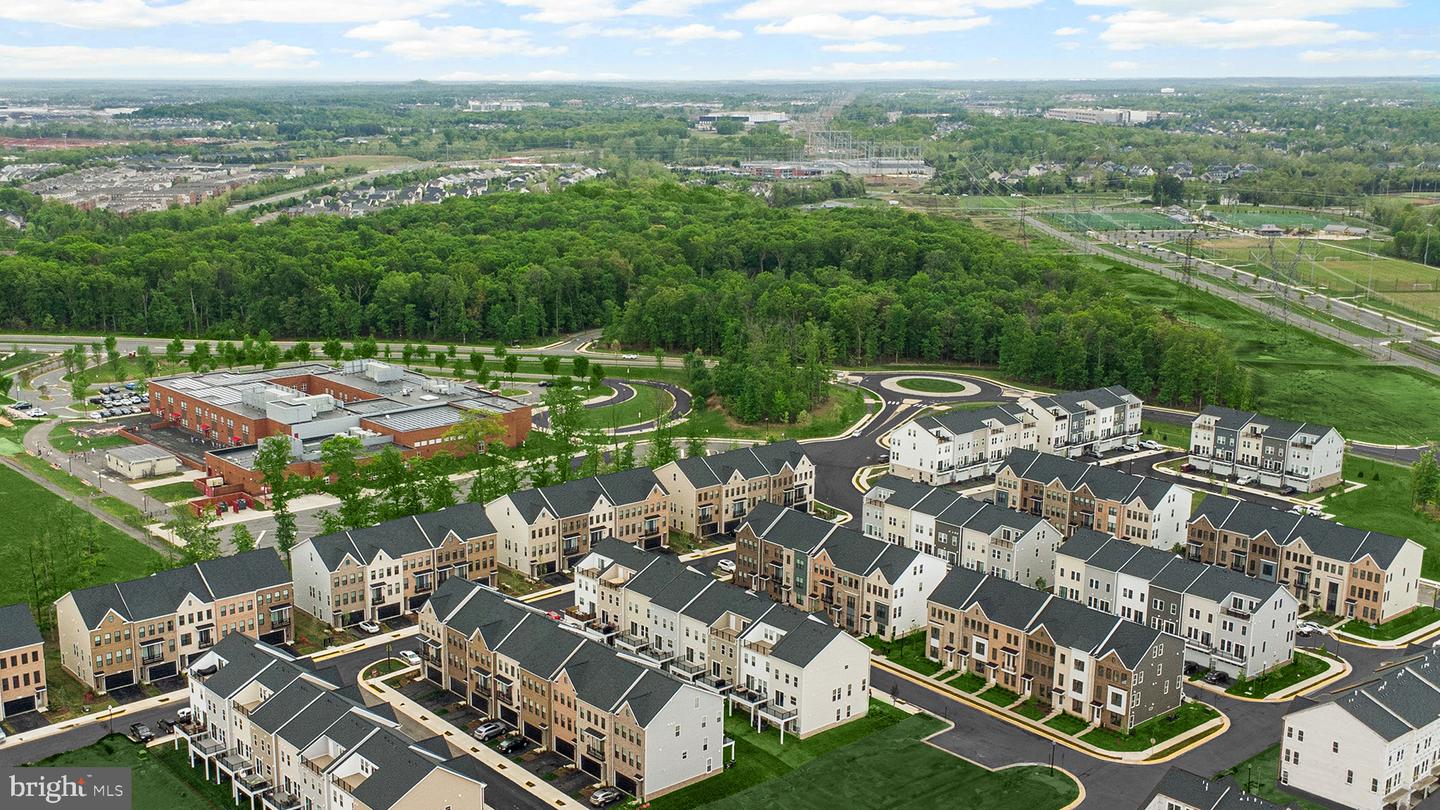 42119 PICASSO SQ, ASHBURN, Virginia 20148, 3 Bedrooms Bedrooms, ,2 BathroomsBathrooms,Residential,For sale,42119 PICASSO SQ,VALO2105684 MLS # VALO2105684