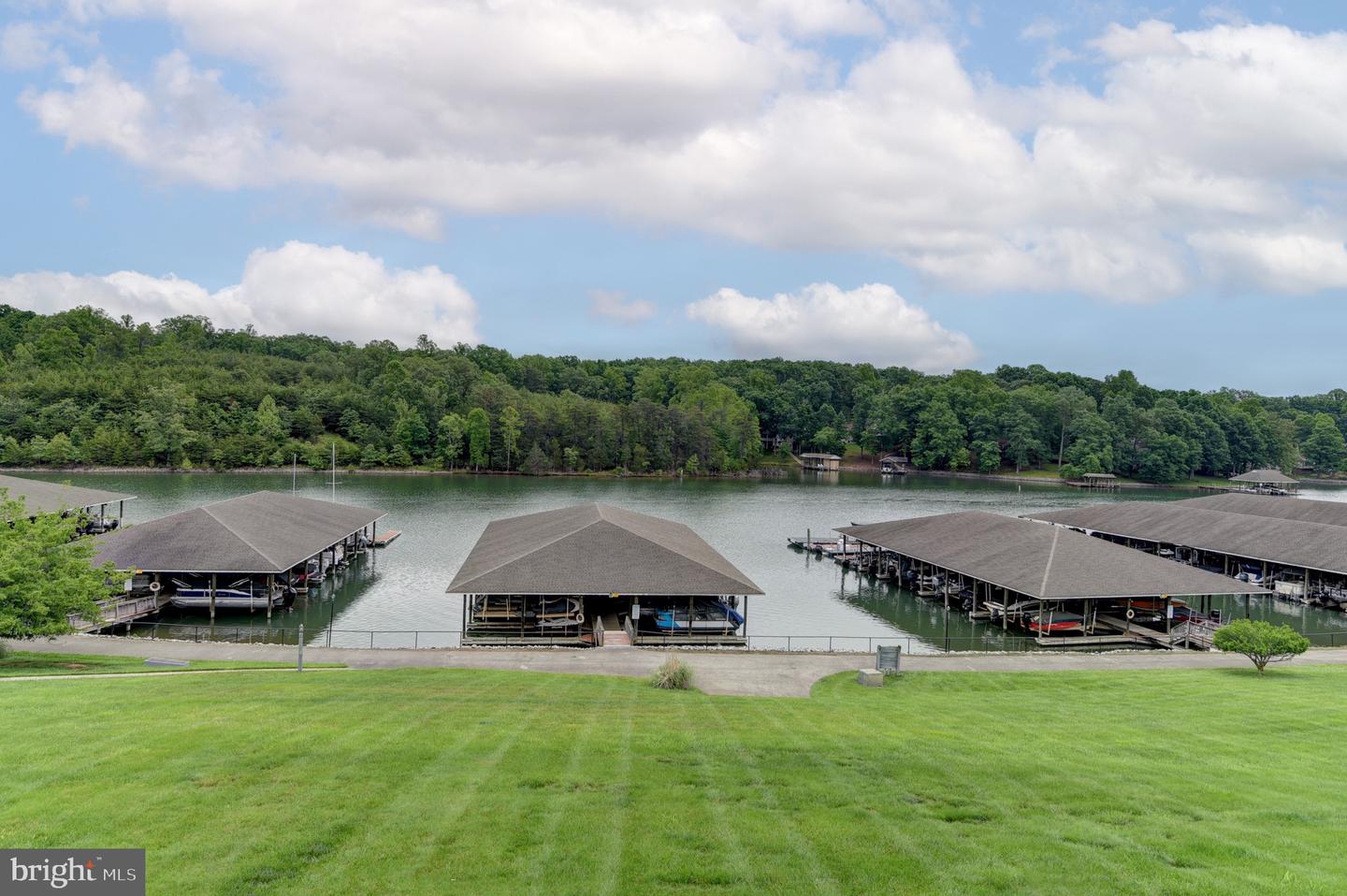 1103 MARINERS WAY #5, HUDDLESTON, Virginia 24104, 2 Bedrooms Bedrooms, ,2 BathroomsBathrooms,Residential,For sale,1103 MARINERS WAY #5,VABV2000240 MLS # VABV2000240