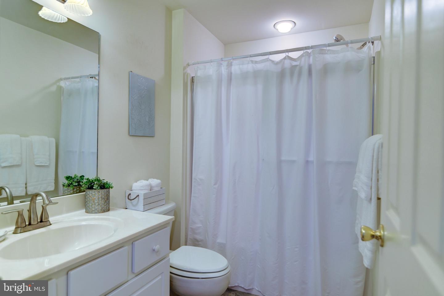 1103 MARINERS WAY #5, HUDDLESTON, Virginia 24104, 2 Bedrooms Bedrooms, ,2 BathroomsBathrooms,Residential,For sale,1103 MARINERS WAY #5,VABV2000240 MLS # VABV2000240