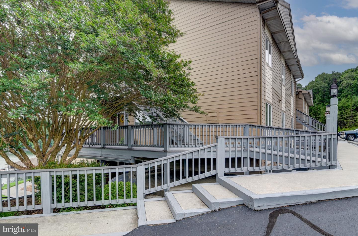 1103 MARINERS WAY #5, HUDDLESTON, Virginia 24104, 2 Bedrooms Bedrooms, ,2 BathroomsBathrooms,Residential,For sale,1103 MARINERS WAY #5,VABV2000240 MLS # VABV2000240
