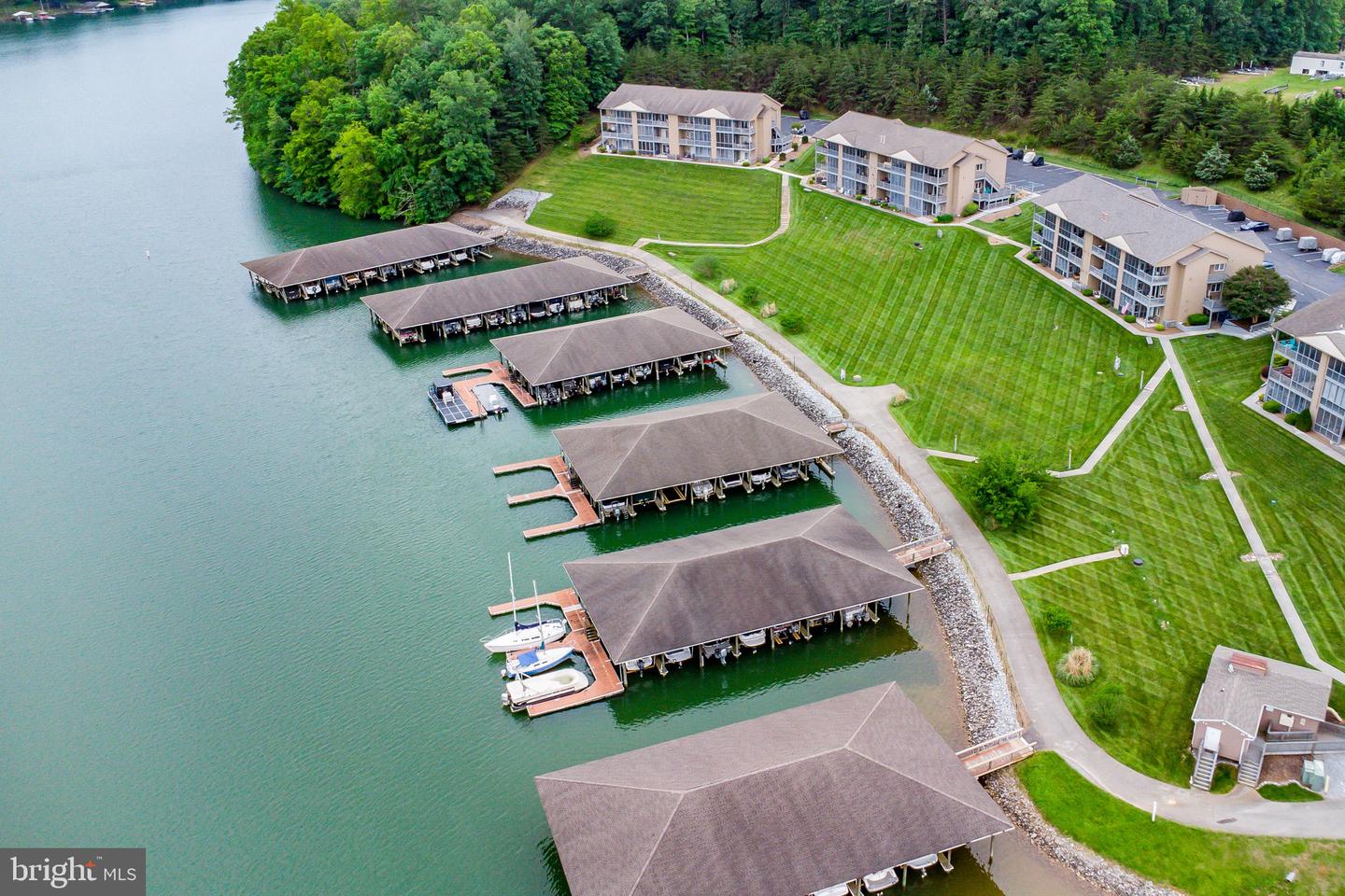 1103 MARINERS WAY #5, HUDDLESTON, Virginia 24104, 2 Bedrooms Bedrooms, ,2 BathroomsBathrooms,Residential,For sale,1103 MARINERS WAY #5,VABV2000240 MLS # VABV2000240