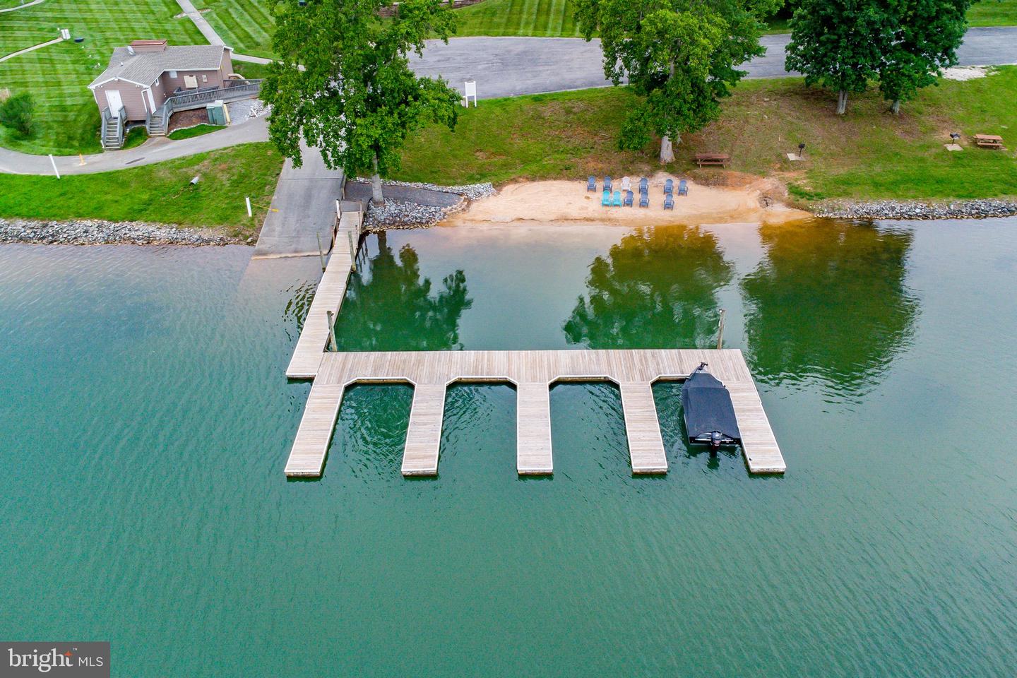1103 MARINERS WAY #5, HUDDLESTON, Virginia 24104, 2 Bedrooms Bedrooms, ,2 BathroomsBathrooms,Residential,For sale,1103 MARINERS WAY #5,VABV2000240 MLS # VABV2000240