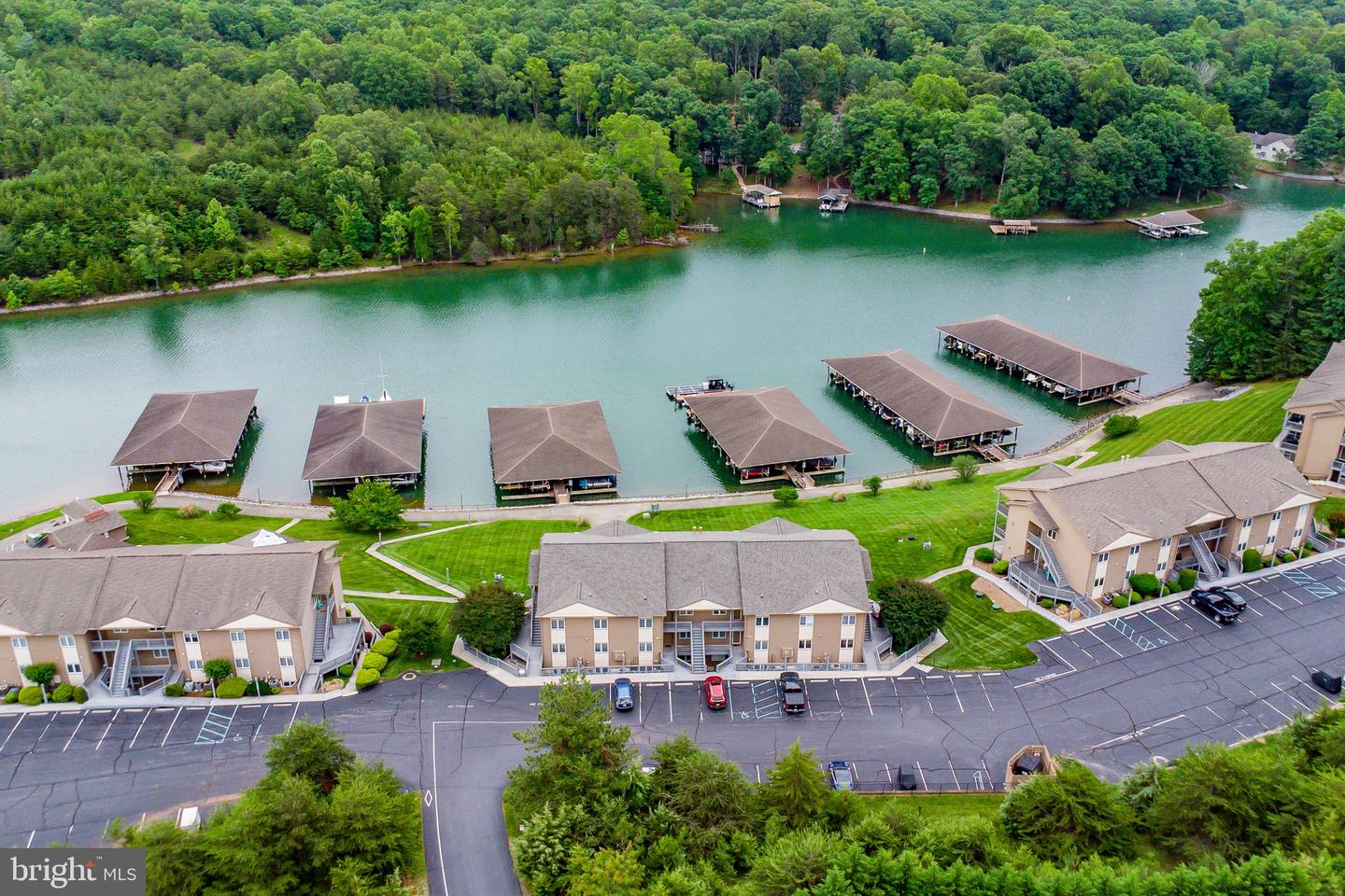 1103 MARINERS WAY #5, HUDDLESTON, Virginia 24104, 2 Bedrooms Bedrooms, ,2 BathroomsBathrooms,Residential,For sale,1103 MARINERS WAY #5,VABV2000240 MLS # VABV2000240