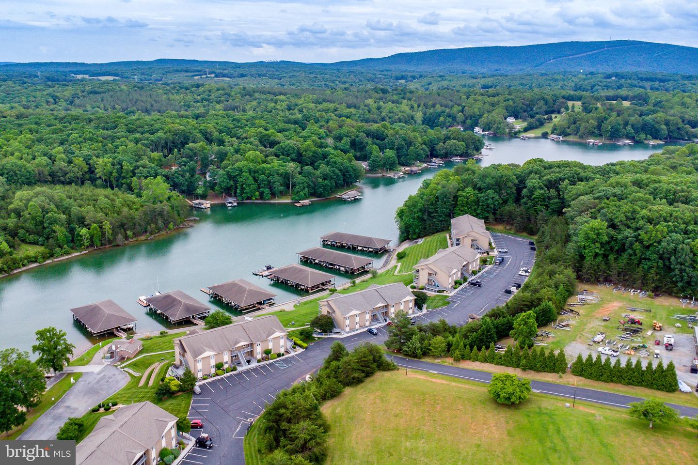 1103 MARINERS WAY #5, HUDDLESTON, Virginia 24104, 2 Bedrooms Bedrooms, ,2 BathroomsBathrooms,Residential,For sale,1103 MARINERS WAY #5,VABV2000240 MLS # VABV2000240