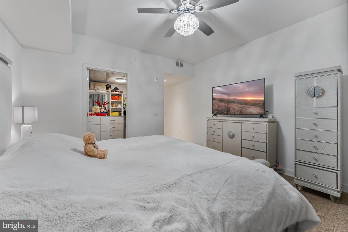 1650 SILVER HILL DR #1002, MCLEAN, Virginia 22102, 2 Bedrooms Bedrooms, 9 Rooms Rooms,2 BathroomsBathrooms,Residential,For sale,1650 SILVER HILL DR #1002,VAFX2264138 MLS # VAFX2264138