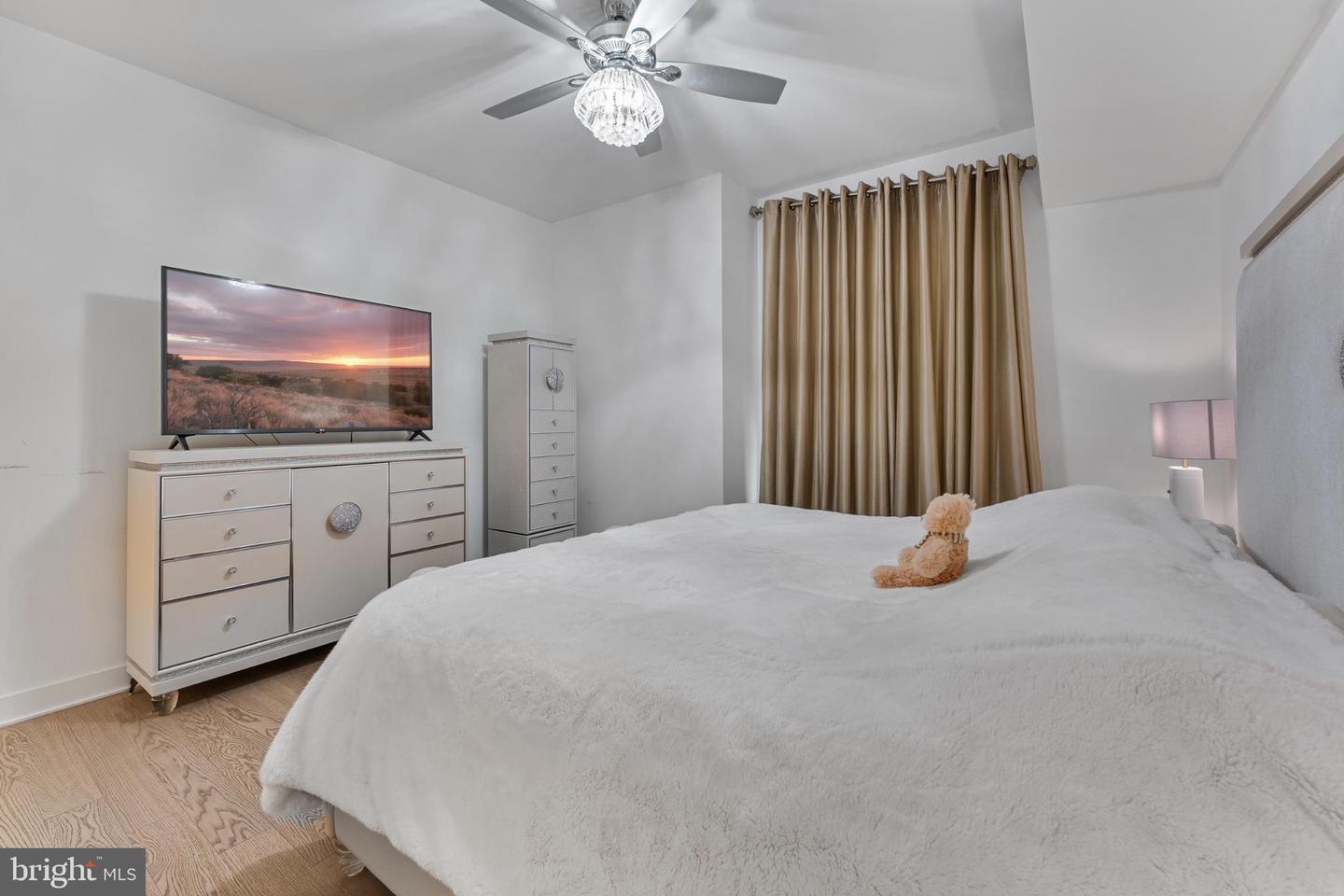 1650 SILVER HILL DR #1002, MCLEAN, Virginia 22102, 2 Bedrooms Bedrooms, 9 Rooms Rooms,2 BathroomsBathrooms,Residential,For sale,1650 SILVER HILL DR #1002,VAFX2264138 MLS # VAFX2264138