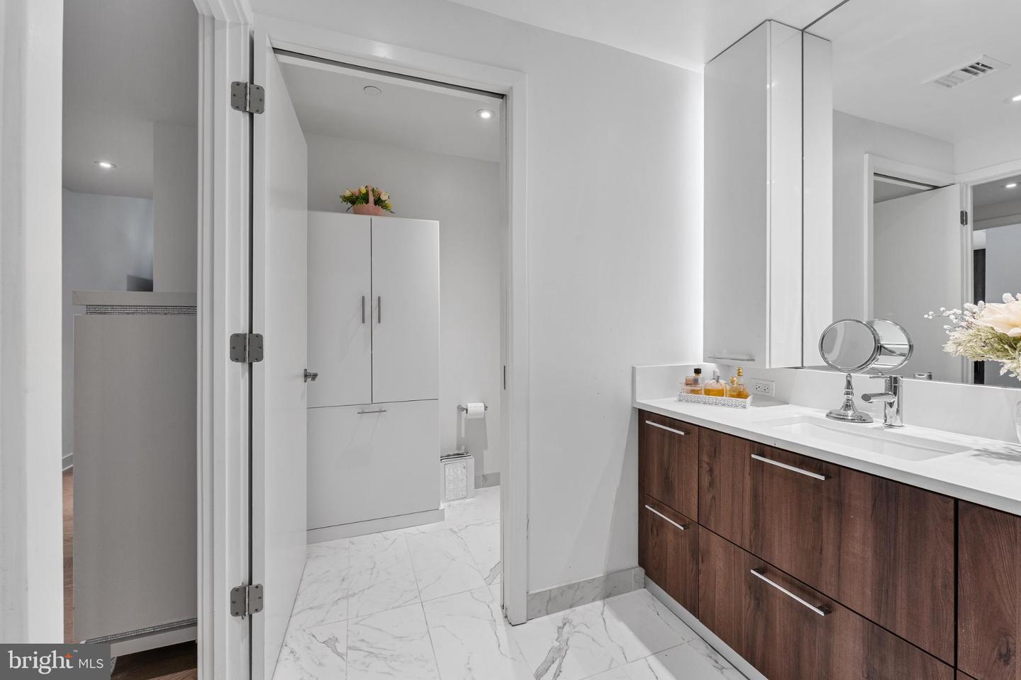 1650 SILVER HILL DR #1002, MCLEAN, Virginia 22102, 2 Bedrooms Bedrooms, 9 Rooms Rooms,2 BathroomsBathrooms,Residential,For sale,1650 SILVER HILL DR #1002,VAFX2264138 MLS # VAFX2264138