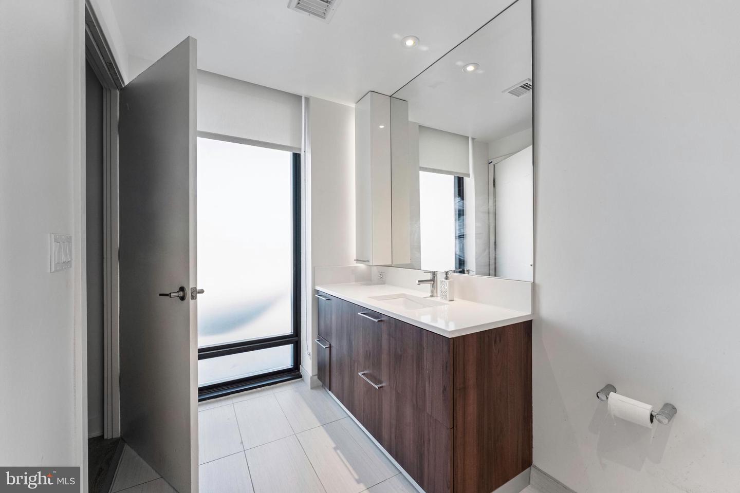 1650 SILVER HILL DR #1002, MCLEAN, Virginia 22102, 2 Bedrooms Bedrooms, 9 Rooms Rooms,2 BathroomsBathrooms,Residential,For sale,1650 SILVER HILL DR #1002,VAFX2264138 MLS # VAFX2264138