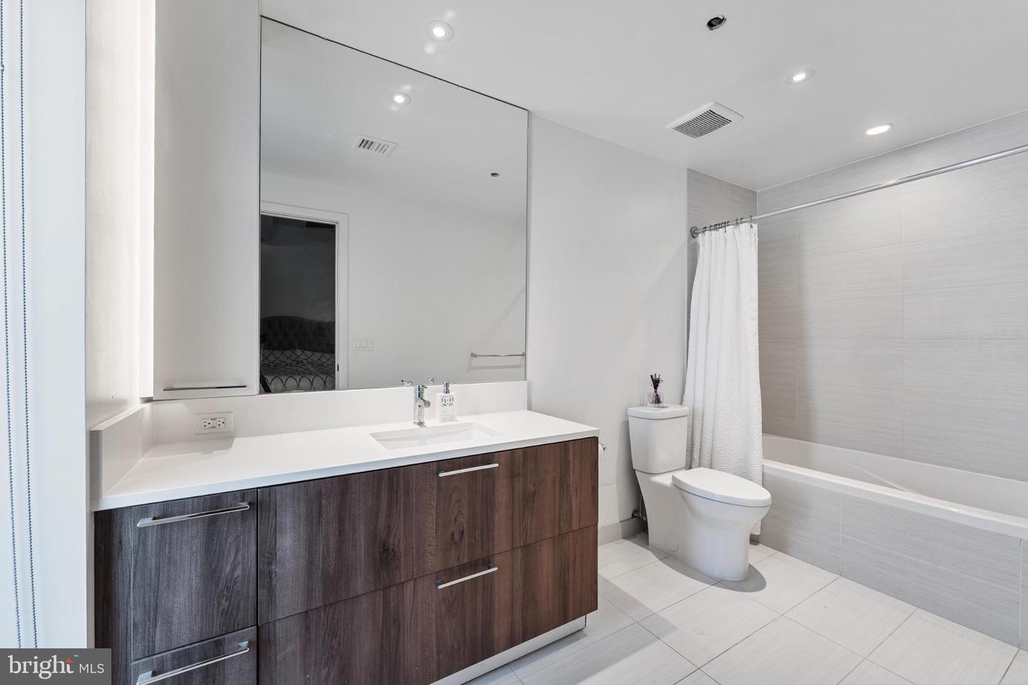 1650 SILVER HILL DR #1002, MCLEAN, Virginia 22102, 2 Bedrooms Bedrooms, 9 Rooms Rooms,2 BathroomsBathrooms,Residential,For sale,1650 SILVER HILL DR #1002,VAFX2264138 MLS # VAFX2264138