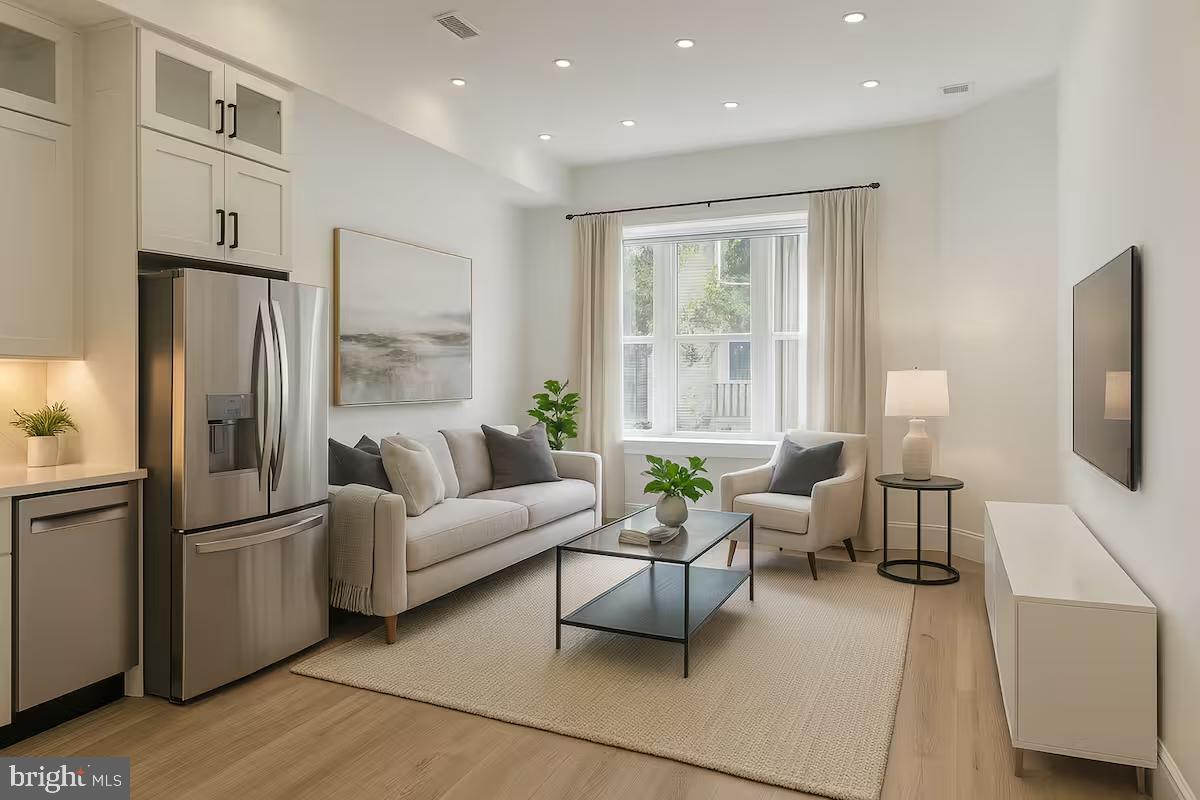 2517 ONTARIO RD NW #3, WASHINGTON, District Of Columbia 20009, 1 Bedroom Bedrooms, ,1 BathroomBathrooms,Residential,For sale,2517 ONTARIO RD NW #3,DCDC2217444 MLS # DCDC2217444
