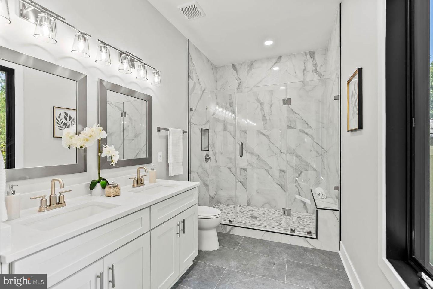 501 YEONAS DR SW, VIENNA, Virginia 22180, 7 Bedrooms Bedrooms, ,6 BathroomsBathrooms,Residential,For sale,501 YEONAS DR SW,VAFX2225376 MLS # VAFX2225376