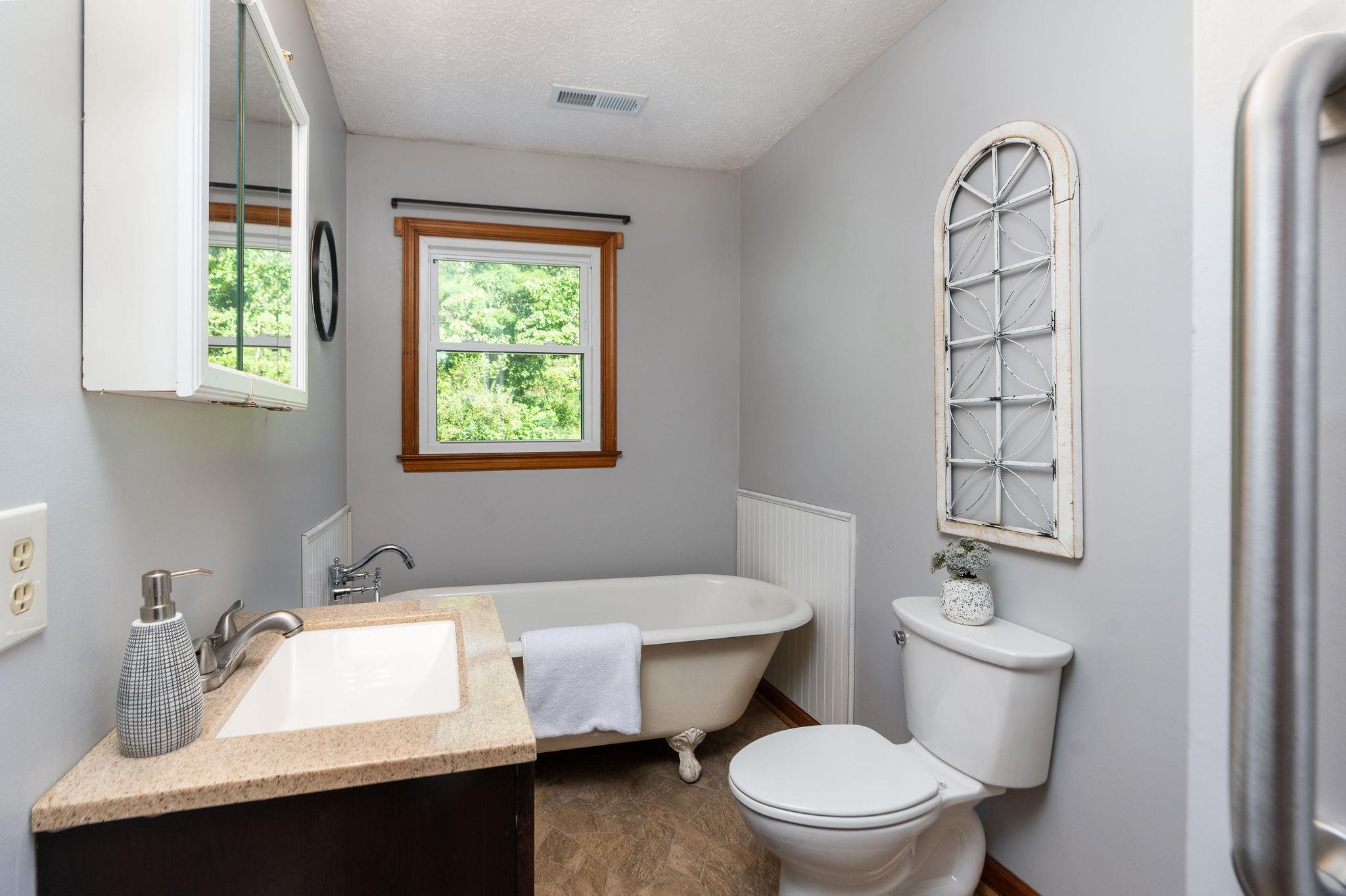 9 SHULTZ LN, GREENVILLE, Virginia 24440, 4 Bedrooms Bedrooms, ,2 BathroomsBathrooms,Residential,9 SHULTZ LN,668414 MLS # 668414