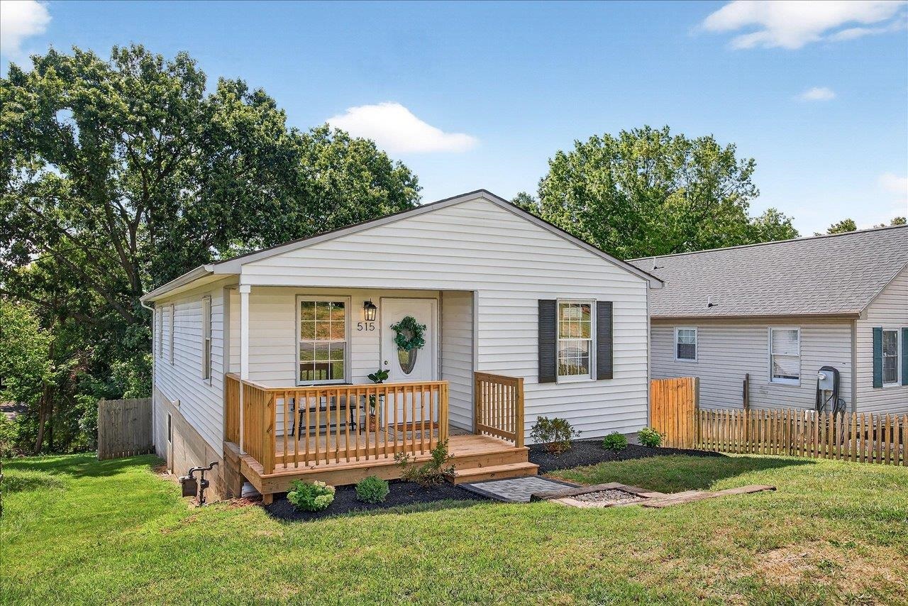 515 B ST, STAUNTON, Virginia 24401, 3 Bedrooms Bedrooms, ,2 BathroomsBathrooms,Residential,515 B ST,668418 MLS # 668418