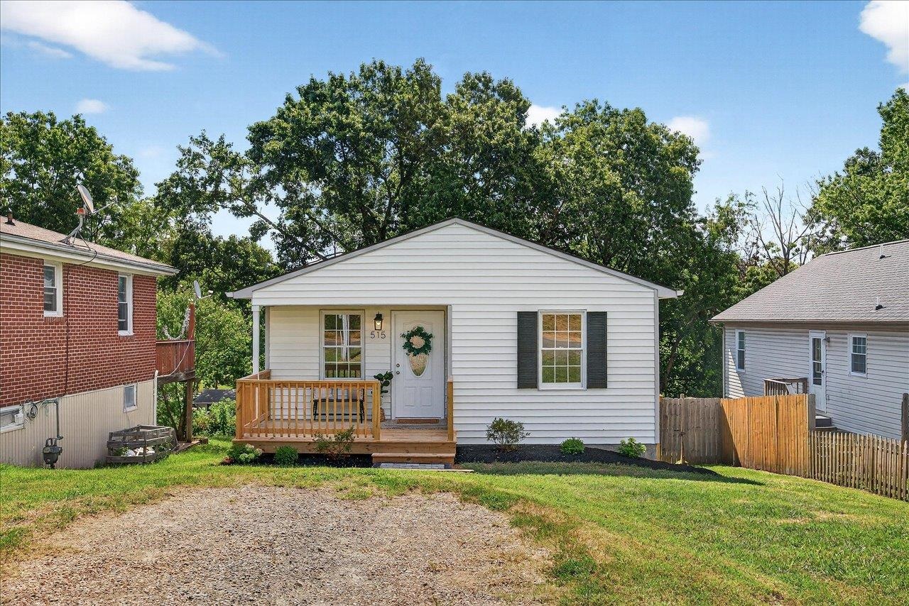 515 B ST, STAUNTON, Virginia 24401, 3 Bedrooms Bedrooms, ,2 BathroomsBathrooms,Residential,515 B ST,668418 MLS # 668418