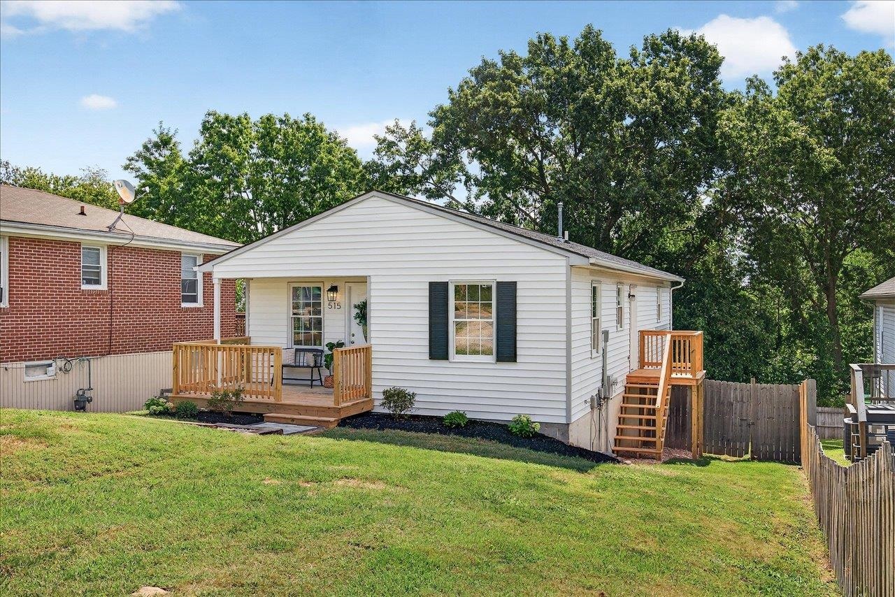 515 B ST, STAUNTON, Virginia 24401, 3 Bedrooms Bedrooms, ,2 BathroomsBathrooms,Residential,515 B ST,668418 MLS # 668418