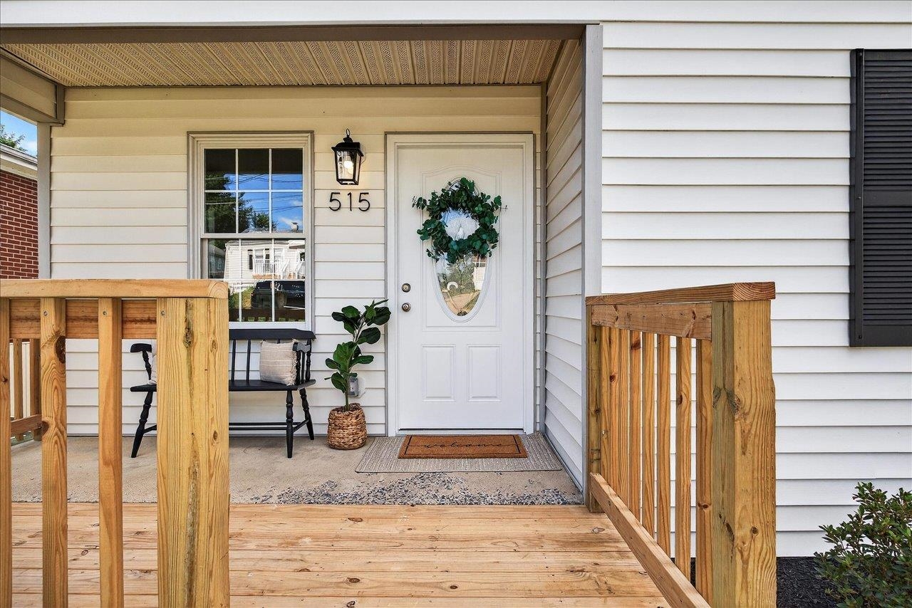 515 B ST, STAUNTON, Virginia 24401, 3 Bedrooms Bedrooms, ,2 BathroomsBathrooms,Residential,515 B ST,668418 MLS # 668418