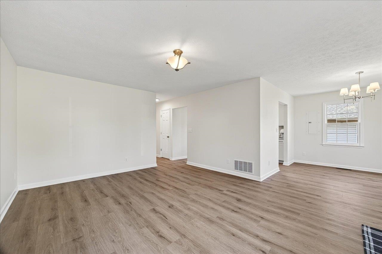 515 B ST, STAUNTON, Virginia 24401, 3 Bedrooms Bedrooms, ,2 BathroomsBathrooms,Residential,515 B ST,668418 MLS # 668418