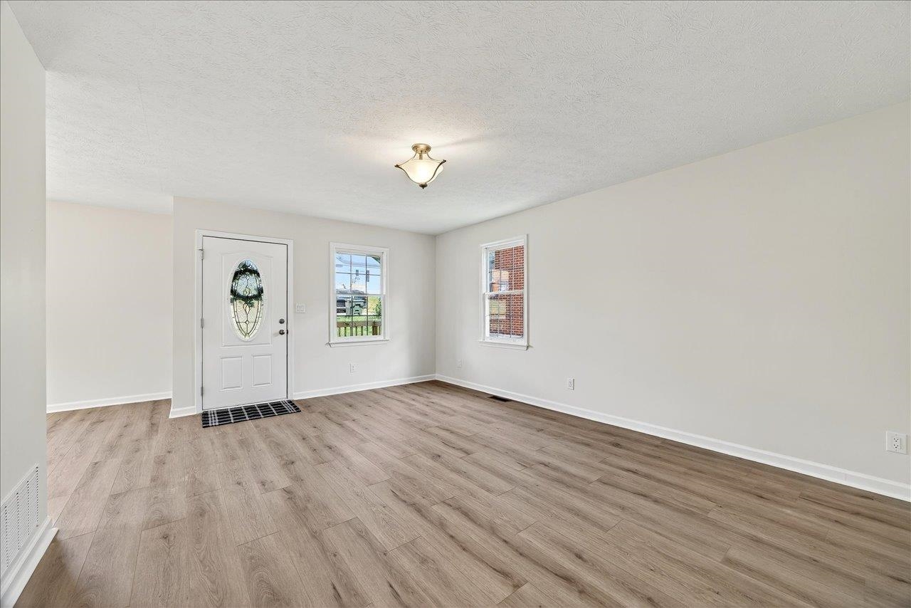 515 B ST, STAUNTON, Virginia 24401, 3 Bedrooms Bedrooms, ,2 BathroomsBathrooms,Residential,515 B ST,668418 MLS # 668418