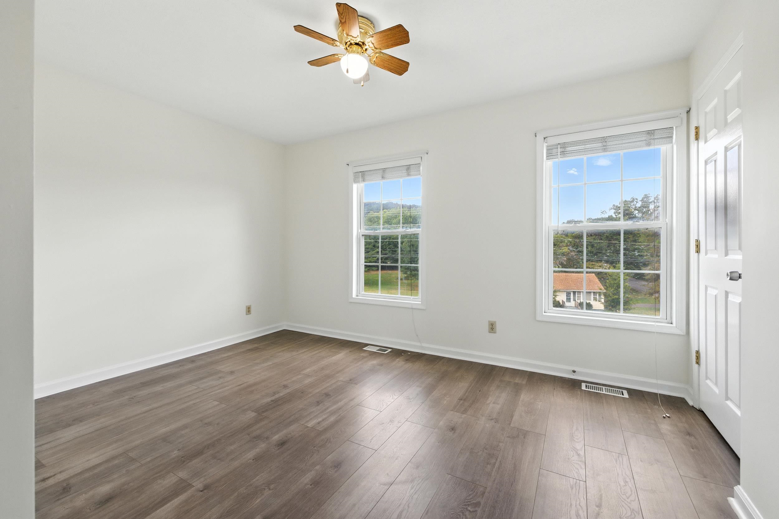 2211 RESERVOIR ST, HARRISONBURG, Virginia 22801, 2 Bedrooms Bedrooms, ,2 BathroomsBathrooms,Residential,2211 RESERVOIR ST,668423 MLS # 668423