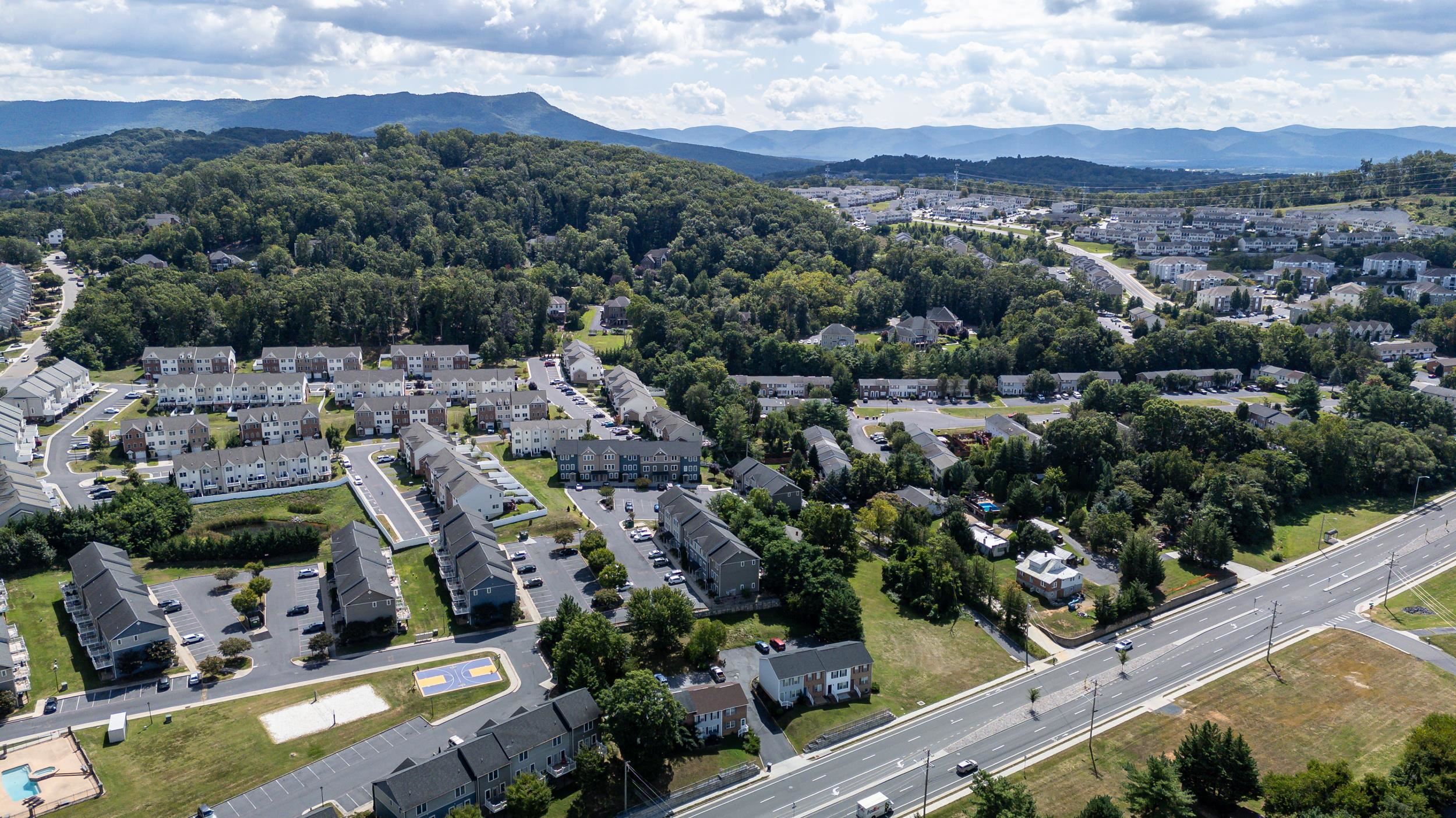 2211 RESERVOIR ST, HARRISONBURG, Virginia 22801, 2 Bedrooms Bedrooms, ,2 BathroomsBathrooms,Residential,2211 RESERVOIR ST,668423 MLS # 668423
