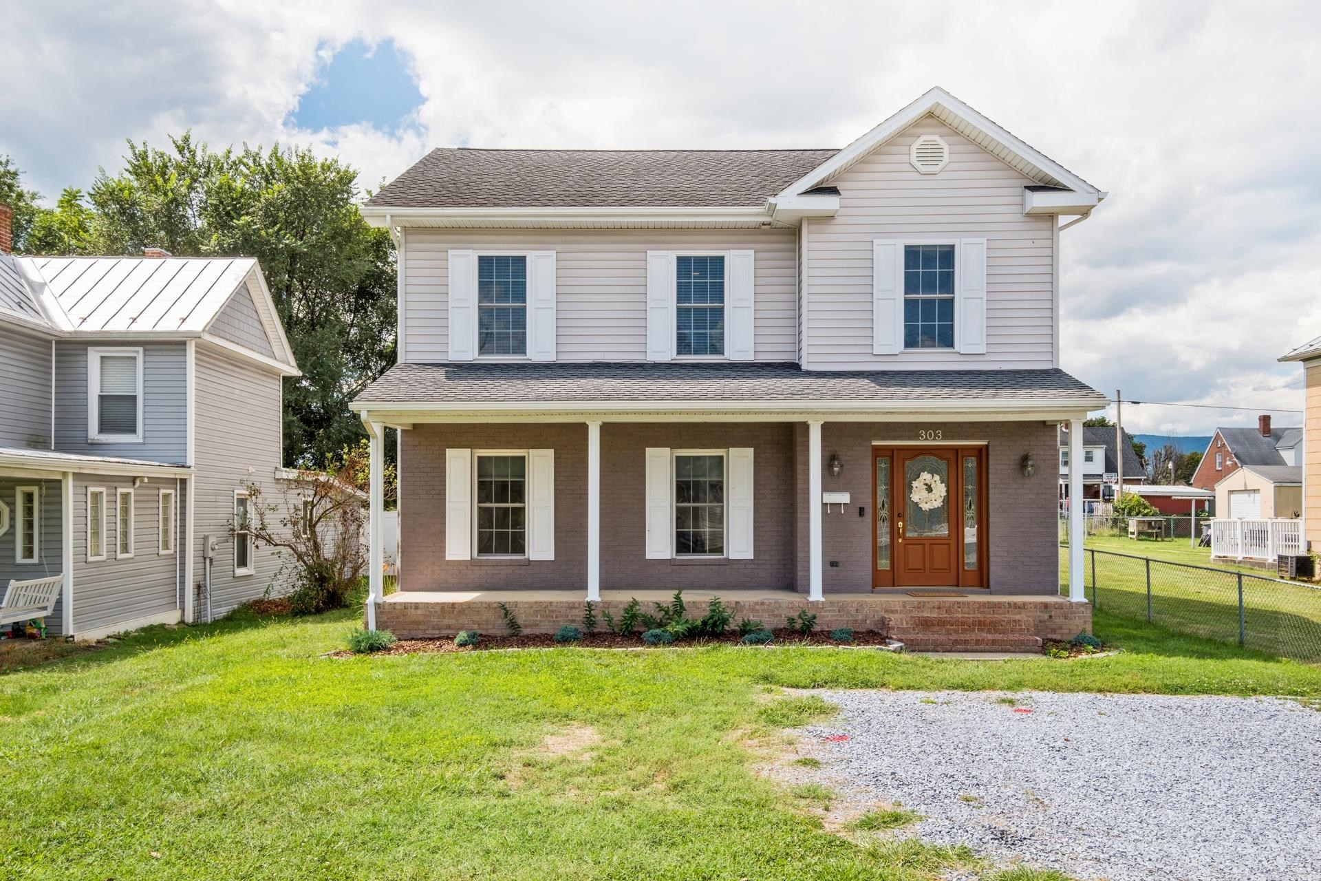 303 JACKSON AVE, ELKTON, Virginia 22827, 3 Bedrooms Bedrooms, ,2 BathroomsBathrooms,Residential,303 JACKSON AVE,668428 MLS # 668428