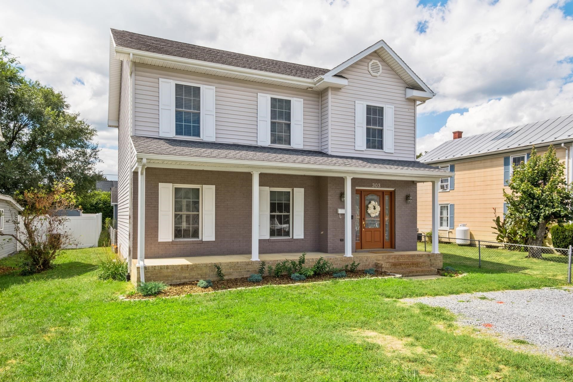 303 JACKSON AVE, ELKTON, Virginia 22827, 3 Bedrooms Bedrooms, ,2 BathroomsBathrooms,Residential,303 JACKSON AVE,668428 MLS # 668428