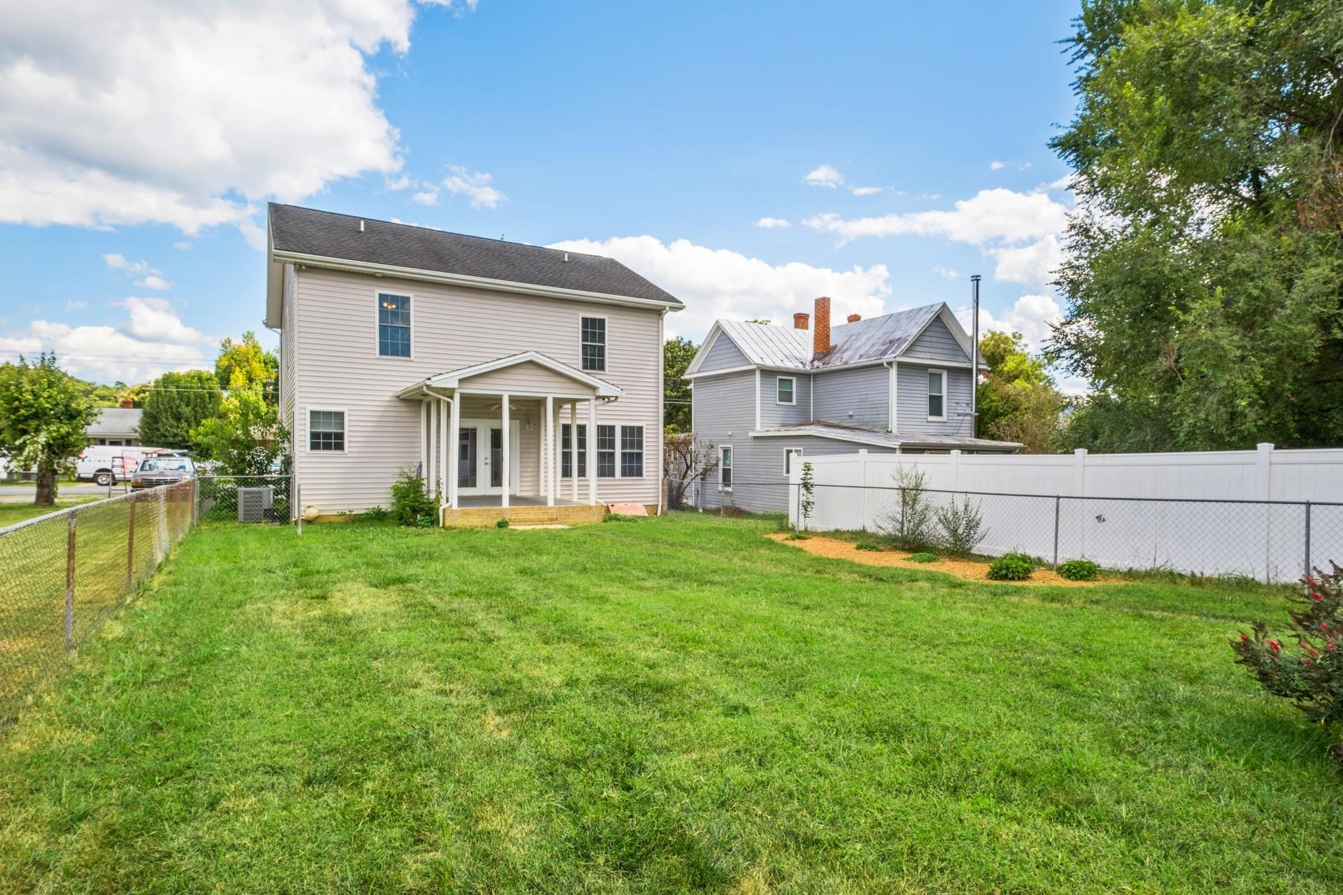 303 JACKSON AVE, ELKTON, Virginia 22827, 3 Bedrooms Bedrooms, ,2 BathroomsBathrooms,Residential,303 JACKSON AVE,668428 MLS # 668428