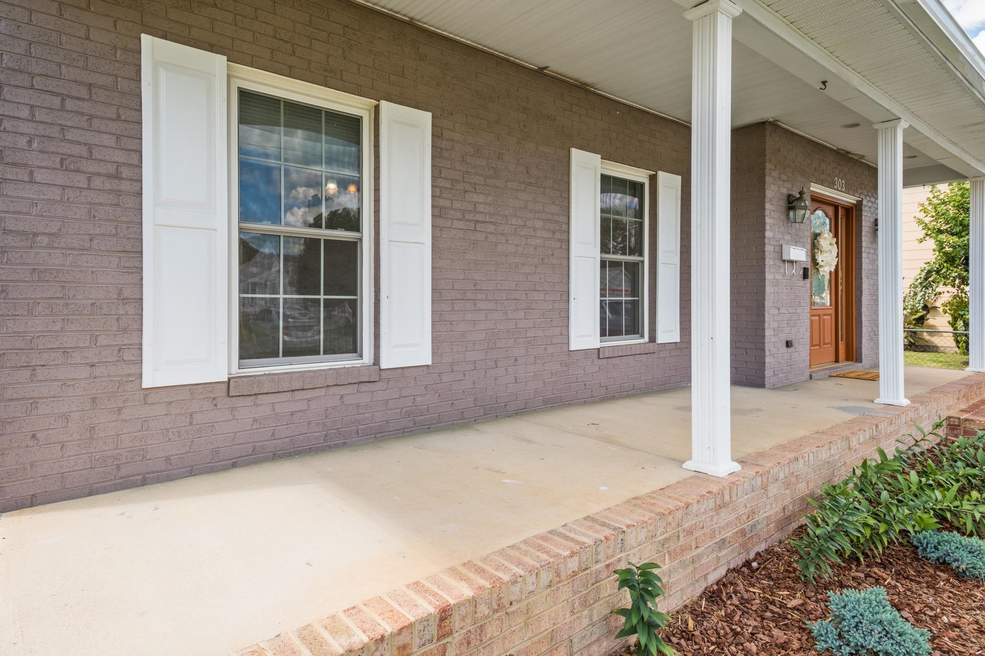 303 JACKSON AVE, ELKTON, Virginia 22827, 3 Bedrooms Bedrooms, ,2 BathroomsBathrooms,Residential,303 JACKSON AVE,668428 MLS # 668428