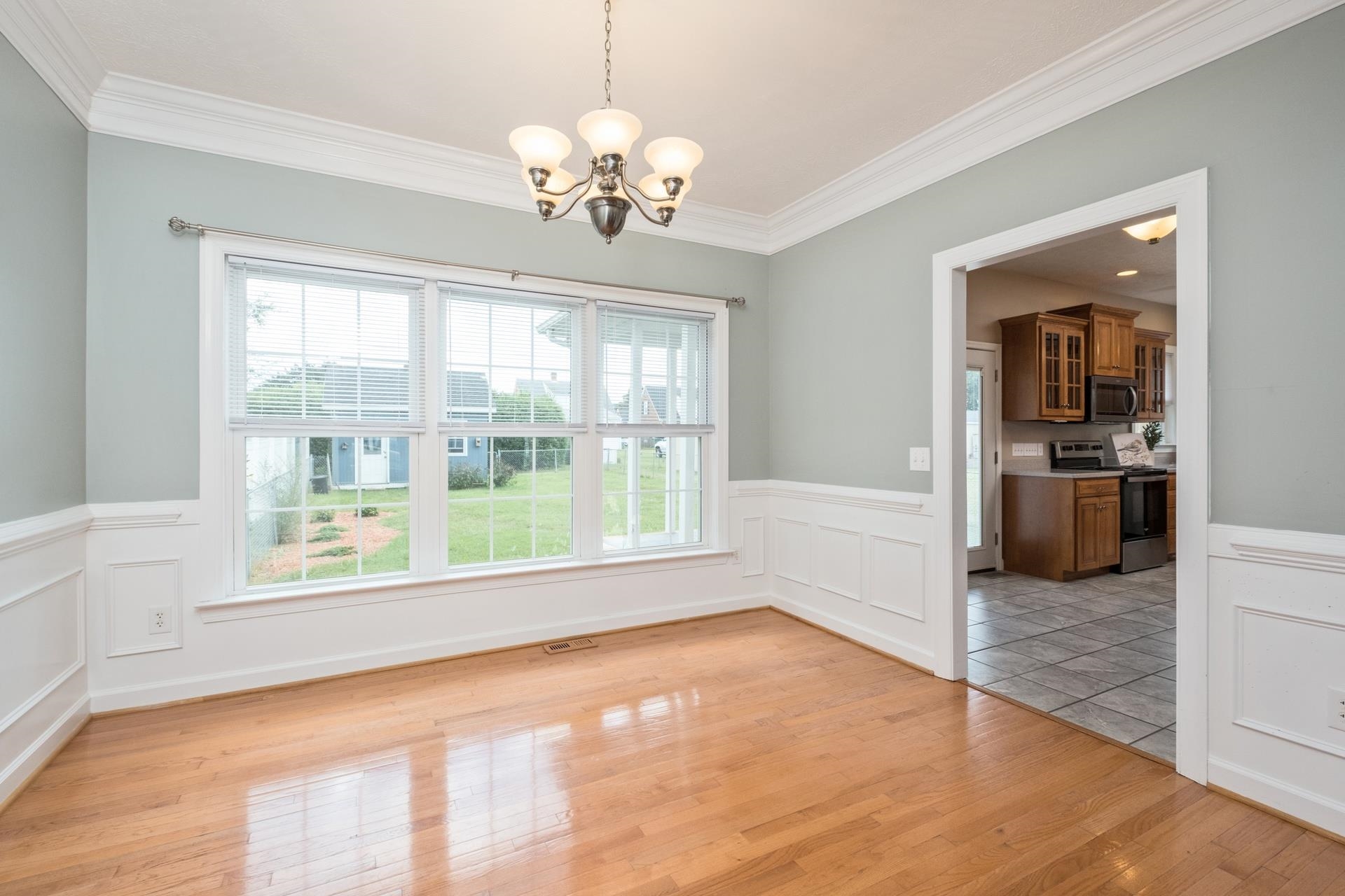 303 JACKSON AVE, ELKTON, Virginia 22827, 3 Bedrooms Bedrooms, ,2 BathroomsBathrooms,Residential,303 JACKSON AVE,668428 MLS # 668428