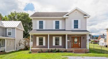 303 JACKSON AVE, ELKTON, Virginia 22827, 3 Bedrooms Bedrooms, ,2 BathroomsBathrooms,Residential,303 JACKSON AVE,668428 MLS # 668428