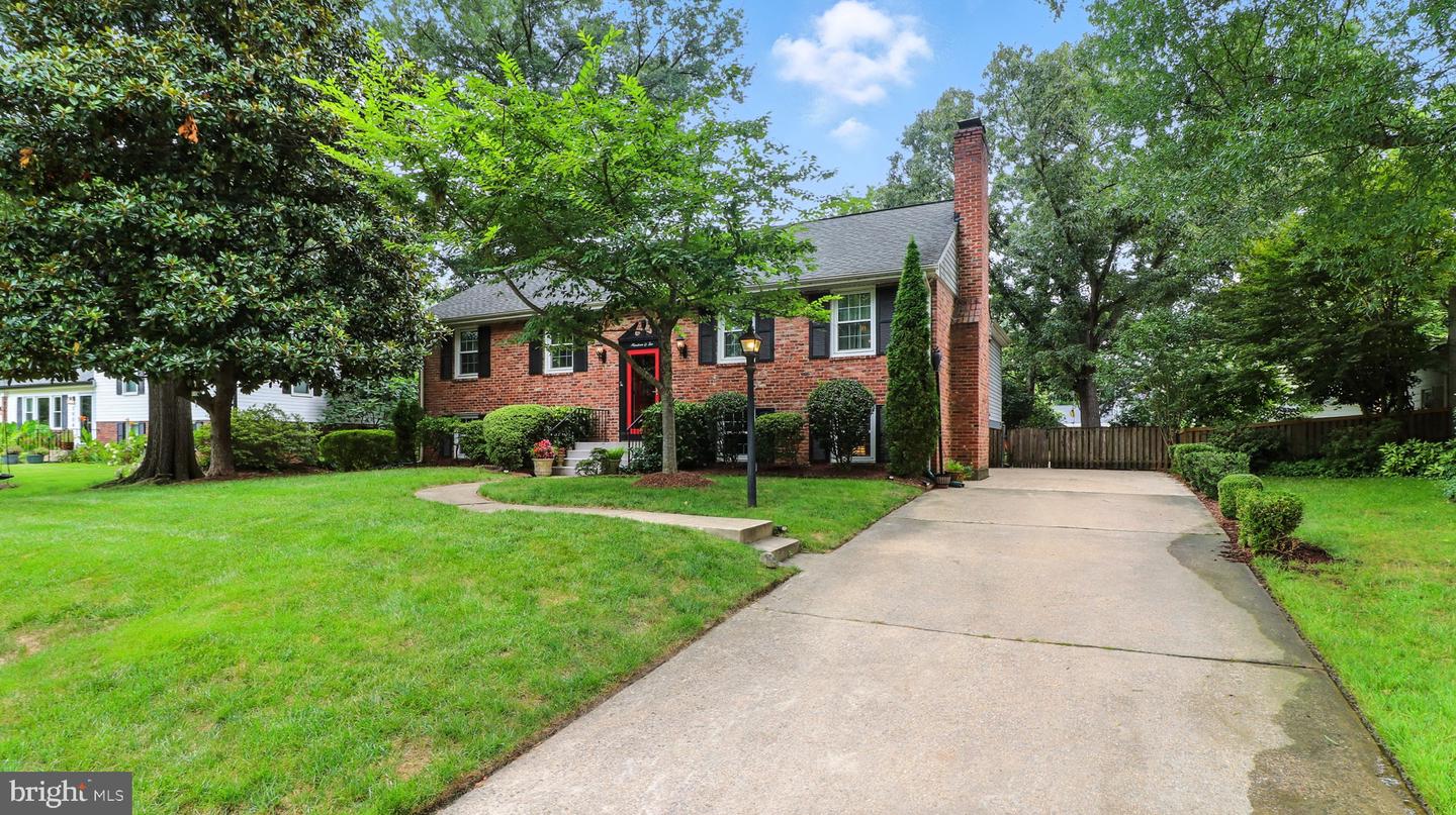 1902 STIRRUP LN, ALEXANDRIA, Virginia 22308, 6 Bedrooms Bedrooms, ,4 BathroomsBathrooms,Residential,For sale,1902 STIRRUP LN,VAFX2255208 MLS # VAFX2255208