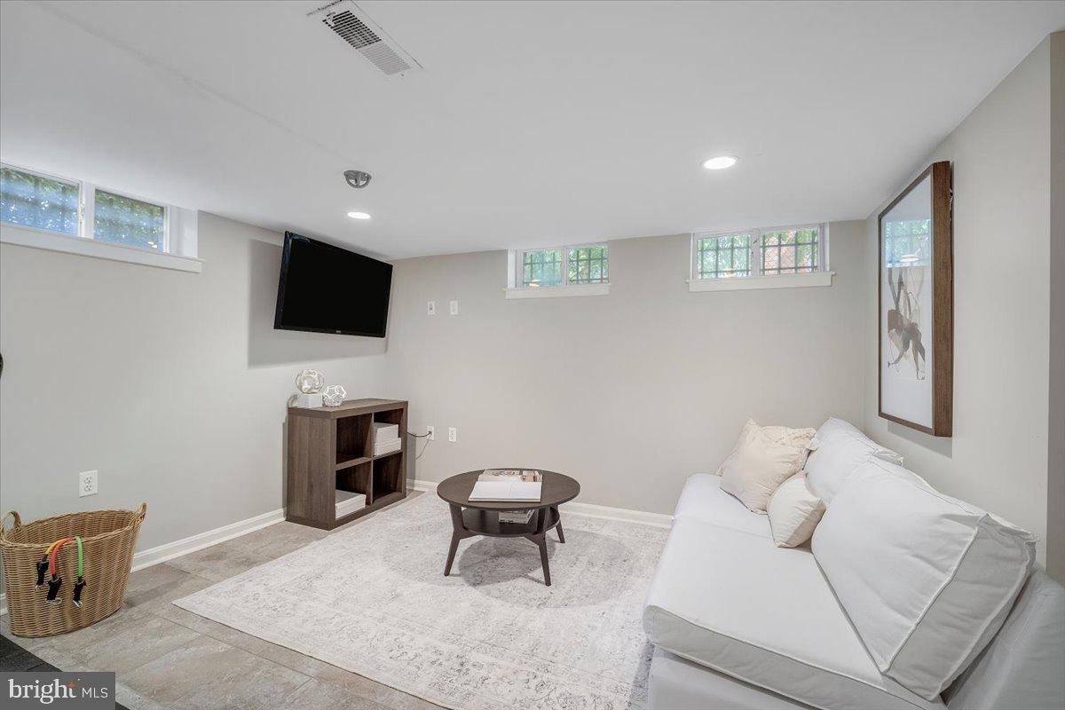 1610 CRITTENDEN ST NW, WASHINGTON, District Of Columbia 20011, 5 Bedrooms Bedrooms, ,4 BathroomsBathrooms,Residential,For sale,1610 CRITTENDEN ST NW,DCDC2211256 MLS # DCDC2211256