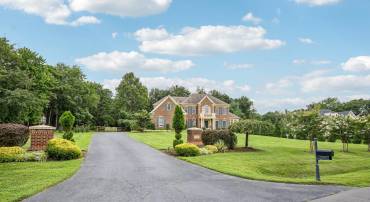 27586 PADDOCK TRAIL PL, CHANTILLY, Virginia 20152, 5 Bedrooms Bedrooms, ,4 BathroomsBathrooms,Residential,For sale,27586 PADDOCK TRAIL PL,VALO2103904 MLS # VALO2103904
