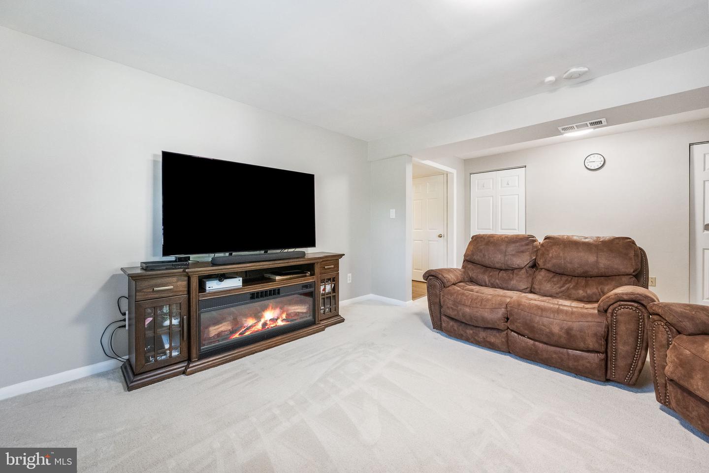 7203 HADLOW DR, SPRINGFIELD, Virginia 22152, 4 Bedrooms Bedrooms, ,3 BathroomsBathrooms,Residential,For sale,7203 HADLOW DR,VAFX2263336 MLS # VAFX2263336