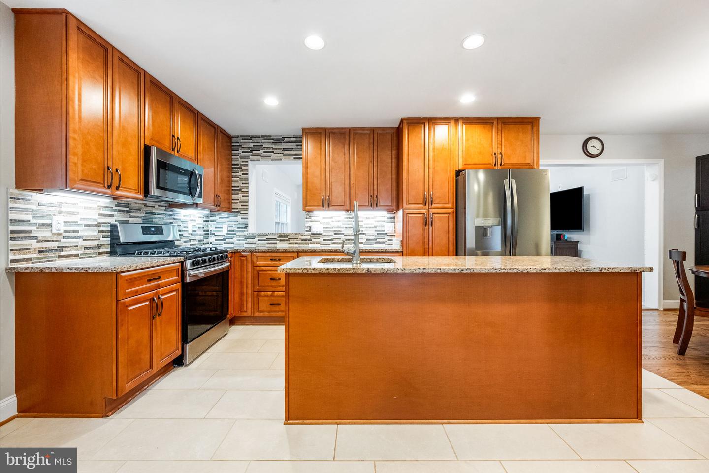 7203 HADLOW DR, SPRINGFIELD, Virginia 22152, 4 Bedrooms Bedrooms, ,3 BathroomsBathrooms,Residential,For sale,7203 HADLOW DR,VAFX2263336 MLS # VAFX2263336