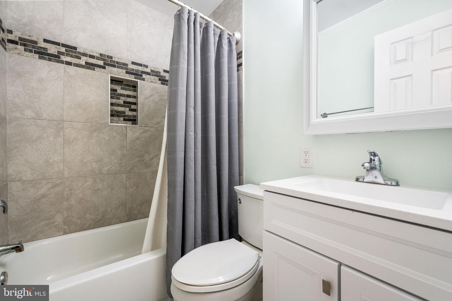 7203 HADLOW DR, SPRINGFIELD, Virginia 22152, 4 Bedrooms Bedrooms, ,3 BathroomsBathrooms,Residential,For sale,7203 HADLOW DR,VAFX2263336 MLS # VAFX2263336