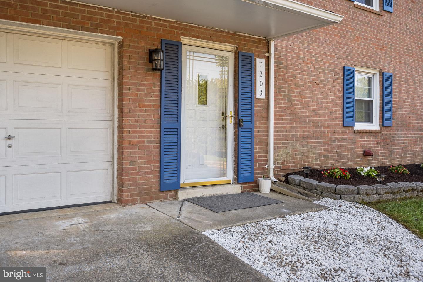 7203 HADLOW DR, SPRINGFIELD, Virginia 22152, 4 Bedrooms Bedrooms, ,3 BathroomsBathrooms,Residential,For sale,7203 HADLOW DR,VAFX2263336 MLS # VAFX2263336