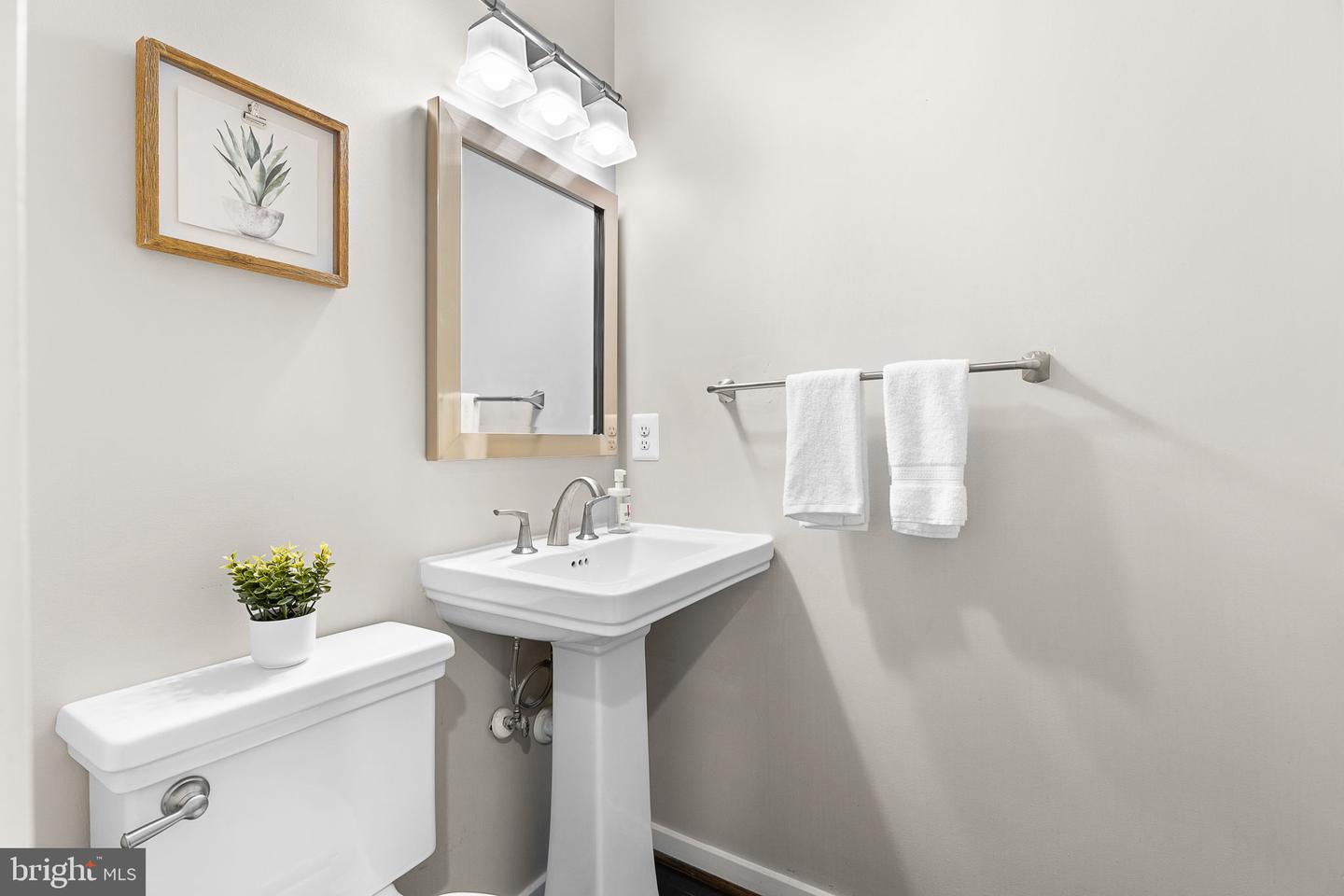 2050 GOLF COURSE DR, RESTON, Virginia 20191, 3 Bedrooms Bedrooms, ,2 BathroomsBathrooms,Residential,For sale,2050 GOLF COURSE DR,VAFX2263424 MLS # VAFX2263424