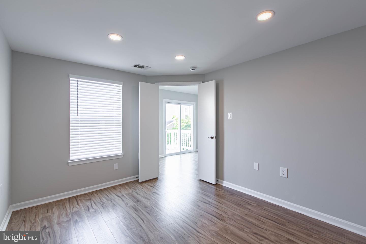 4331 PEMBROOK VILLAGE DR, ALEXANDRIA, Virginia 22309, 2 Bedrooms Bedrooms, 8 Rooms Rooms,2 BathroomsBathrooms,Residential,For sale,4331 PEMBROOK VILLAGE DR,VAFX2263468 MLS # VAFX2263468