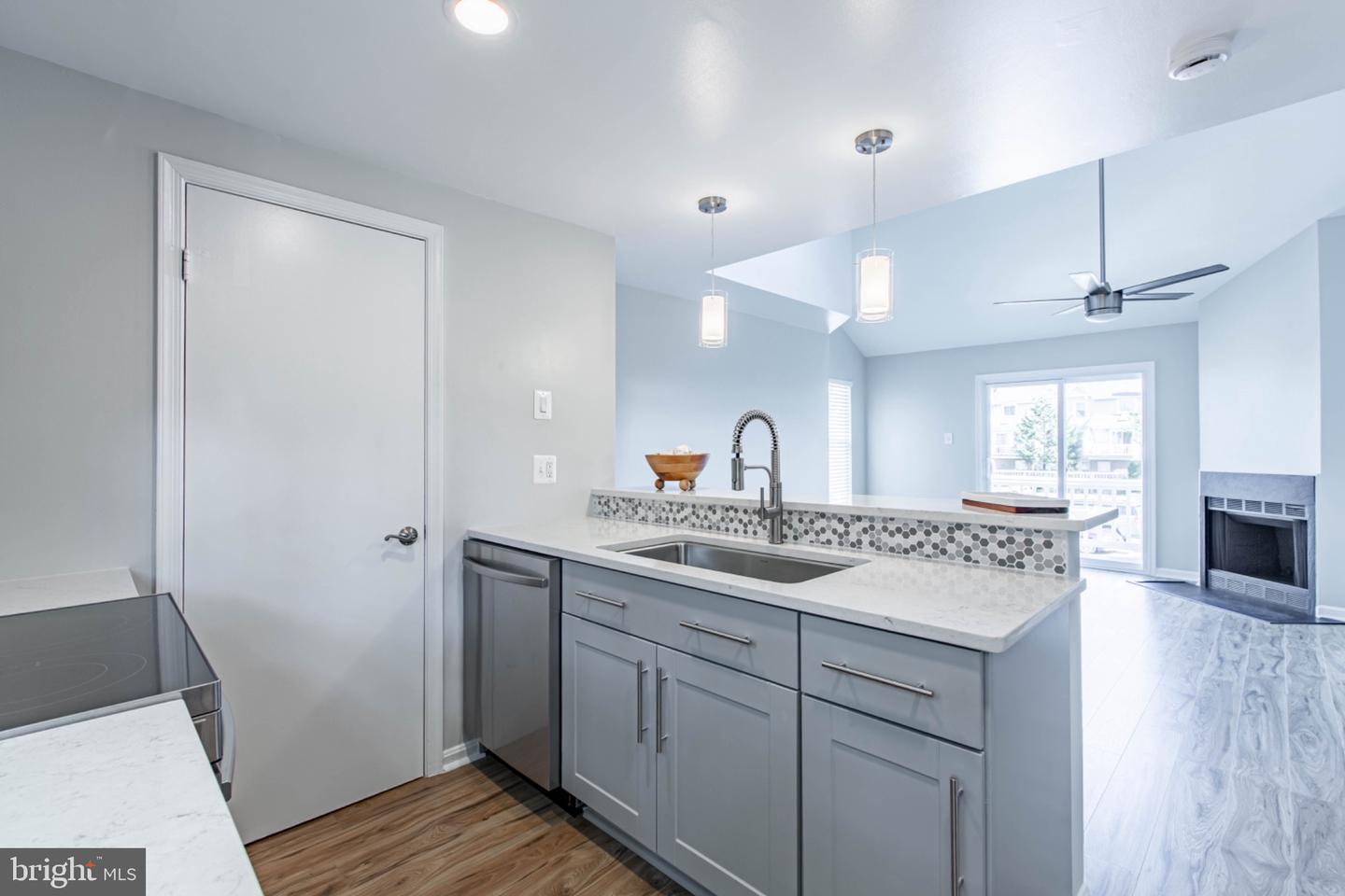 4331 PEMBROOK VILLAGE DR, ALEXANDRIA, Virginia 22309, 2 Bedrooms Bedrooms, 8 Rooms Rooms,2 BathroomsBathrooms,Residential,For sale,4331 PEMBROOK VILLAGE DR,VAFX2263468 MLS # VAFX2263468