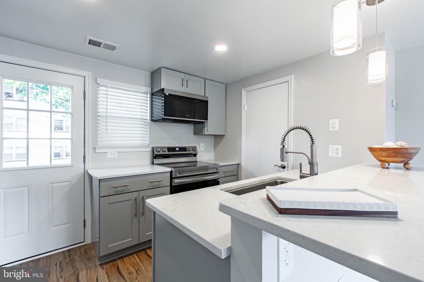 4331 PEMBROOK VILLAGE DR, ALEXANDRIA, Virginia 22309, 2 Bedrooms Bedrooms, 8 Rooms Rooms,2 BathroomsBathrooms,Residential,For sale,4331 PEMBROOK VILLAGE DR,VAFX2263468 MLS # VAFX2263468