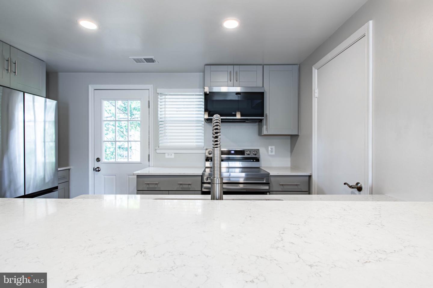 4331 PEMBROOK VILLAGE DR, ALEXANDRIA, Virginia 22309, 2 Bedrooms Bedrooms, 8 Rooms Rooms,2 BathroomsBathrooms,Residential,For sale,4331 PEMBROOK VILLAGE DR,VAFX2263468 MLS # VAFX2263468